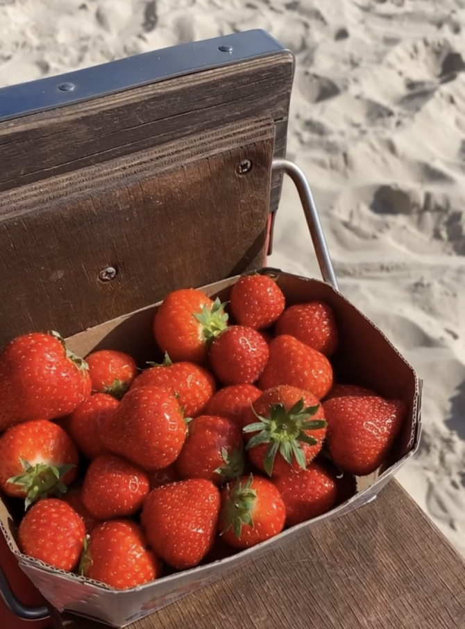 charismalook-dating-kleider-sonne-strand-erdbeeren-sommer