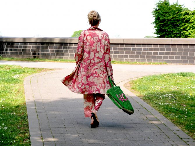 charismalook-pyjama-look-outfit-seide-print