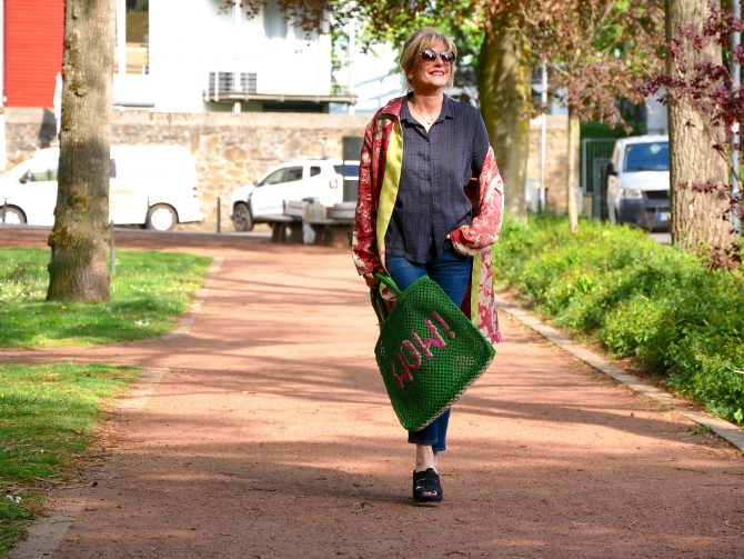 charismalook-pyjama-look-outfit-jeans-seide-print-kimono