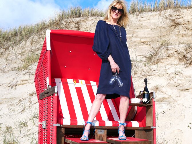 charismalook-dating-kleider-sonne-strand-blau-outfit-sosue