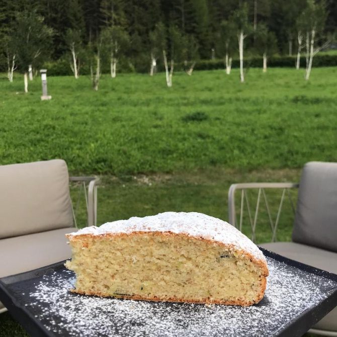 charismalook-zucchinikuchen-rezept-des-monats-backen-kochen-geniessen