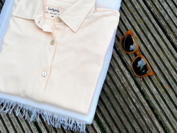 charismalook-loungewear-schal-hemd-steg-sonnebrille-shopping-look-online