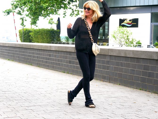 charismalook-schwarz-mode-outfit-shopping-online-leggings-cardigan