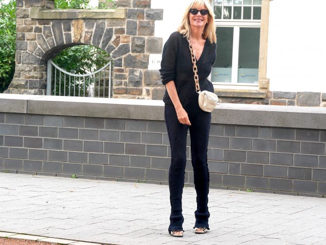 charismalook-schwarz-shhopping-online-outfit-leggings-cardigan