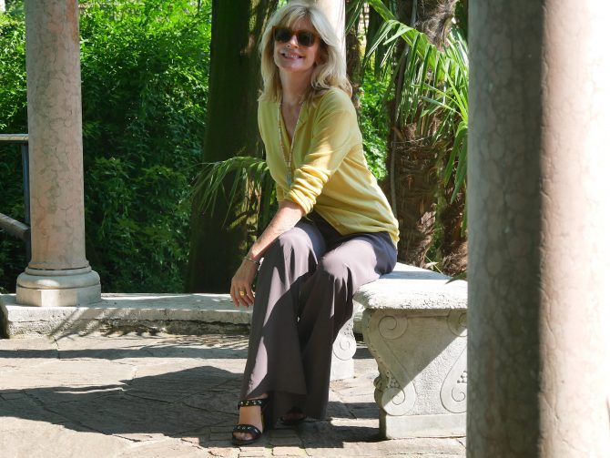 charismalook-weite-hosen-mode-gelb-braun-styling-look-herbst-outfit