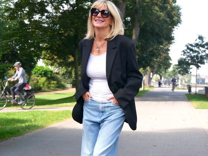 charismalook-big-flared-jeans-denim-blau-blazer-shirt-mode