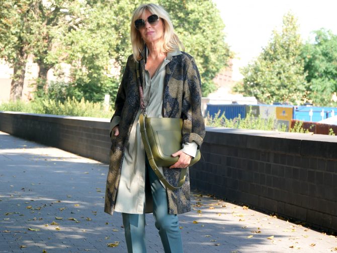 charismalook-salbei-mode-shopping-online-outfit-tasche-tiefenbacher