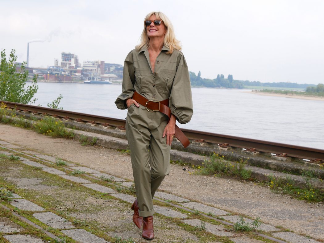 charismalook-salbei-mode-overall-sosue-shopping-outfit