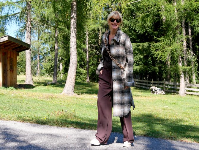 charismalook-shacket-mode-trend-sanfte-farbe-strick-shacket