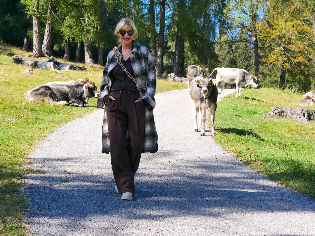 charismalook-mokka-mode-shacket-hose-braun-bergwiese