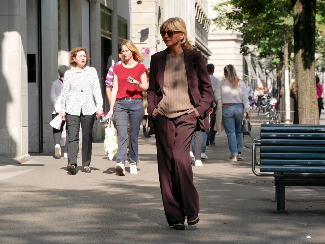 charismalook-mokka-mode-anzug-braun-farbtrend-herbst