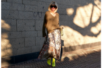 charismalook-high-class-strick-mode-beitrag-seidenrock-oliv-pullover-blond-shopping-online