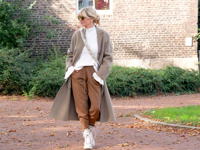 charismalook-camel-coat-mode-shopping-look-style