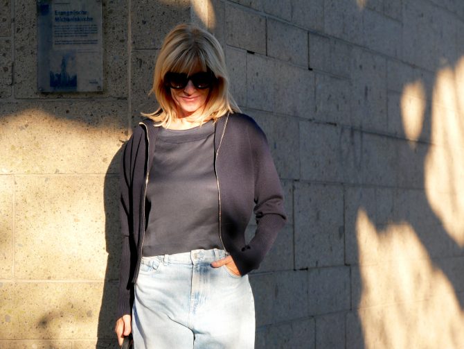 charismalook-high-class-strick-mode-online-shopping-look-blau-jacke-jeans