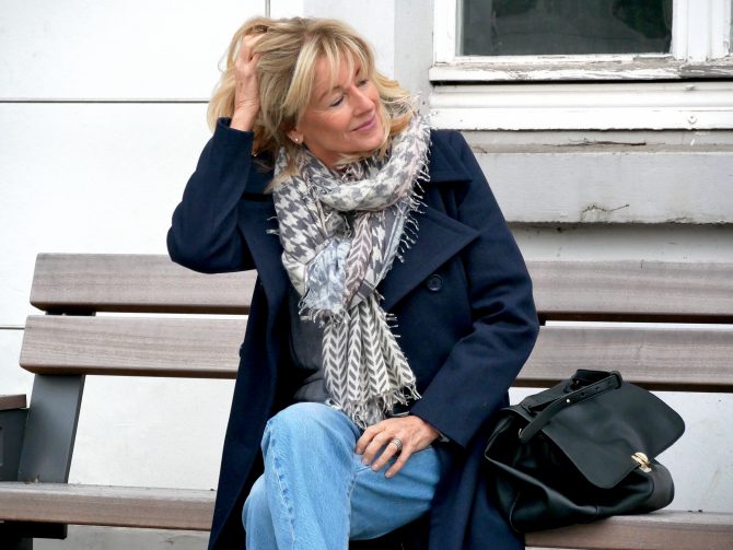 charismalook-cashmere-schals-mode-shopping-look-styling-blau-jeans-mantel-look