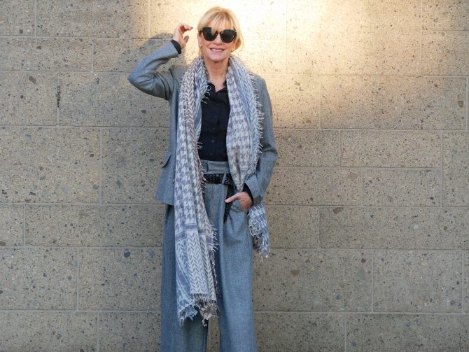 charismalook-cashmere-schals-mode-online-shopping-style-outfit-grau-anzug