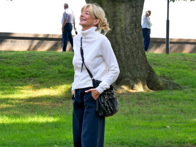 charismalook-daunen-trend-mode-blau-weiß-pullover-hose