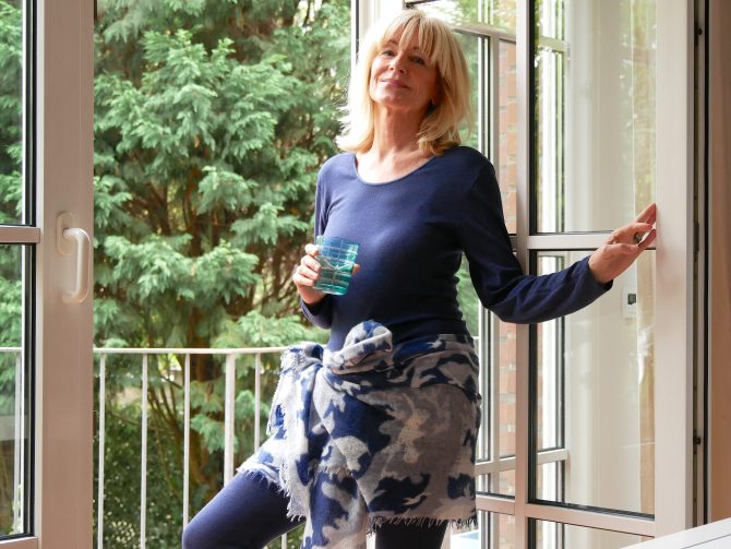 charismalook-wäsche-mode-blau-blond-unterwäsche-cashmere-seide