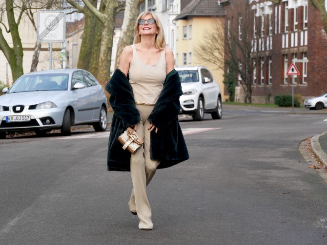 charismalook-glam-look-mode-beauty-shopping-online-plüschmantel-leggings-top