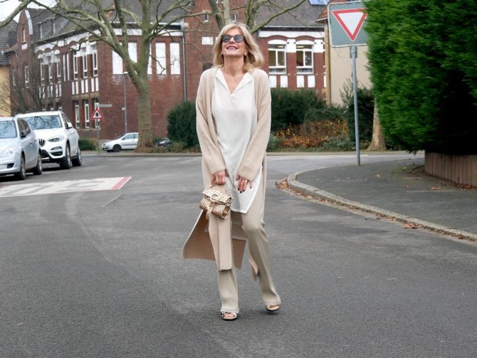 charismalook-glam-session-leggings-mode-cardigan-beige-gold