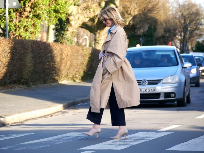 charismalook-#standwithukraine-mode-beauty-trench-look-online