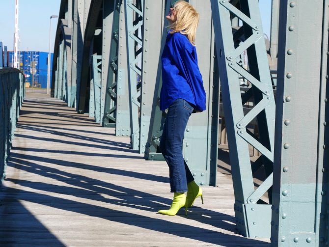 charismalook-#standwithukraine-mode-beauty-blond-blau-gelb-look