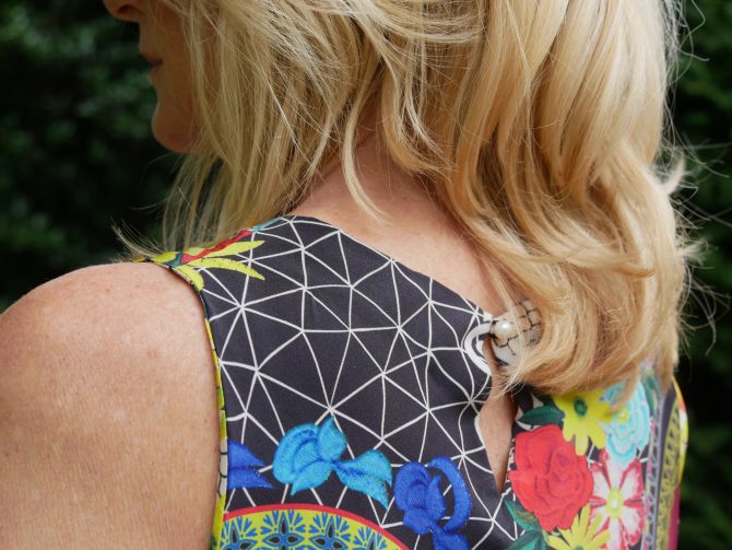 charismalook-sommerkleider-detail-maßanfertigung-trend-mode-beauty