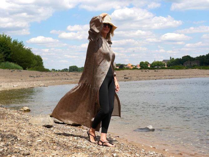 charismaloos-sommerkleider-animalprint-modern-trend-individuell-nachhaltig-modern-trend