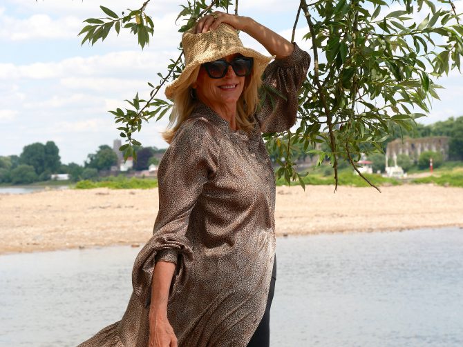 charismalook-sommerkleider-mode-trend-nachhaltig-leoprint-online-shopping