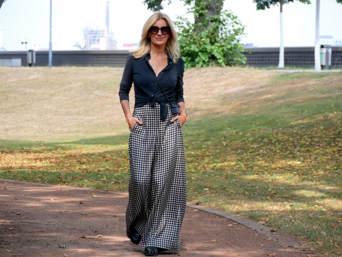 charismalook-schwarz-weiß-mode-beauty-trend-hose-bluse