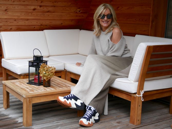 charismalook-strick-schal-mode-beauty-blond-cutout-pullover-beige-strickrock-shopping-online