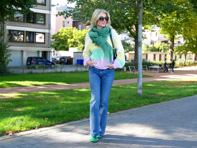 charismalook-strick-schal-mode-beauty-pullover-blockstreifen-jeans-tasche-style