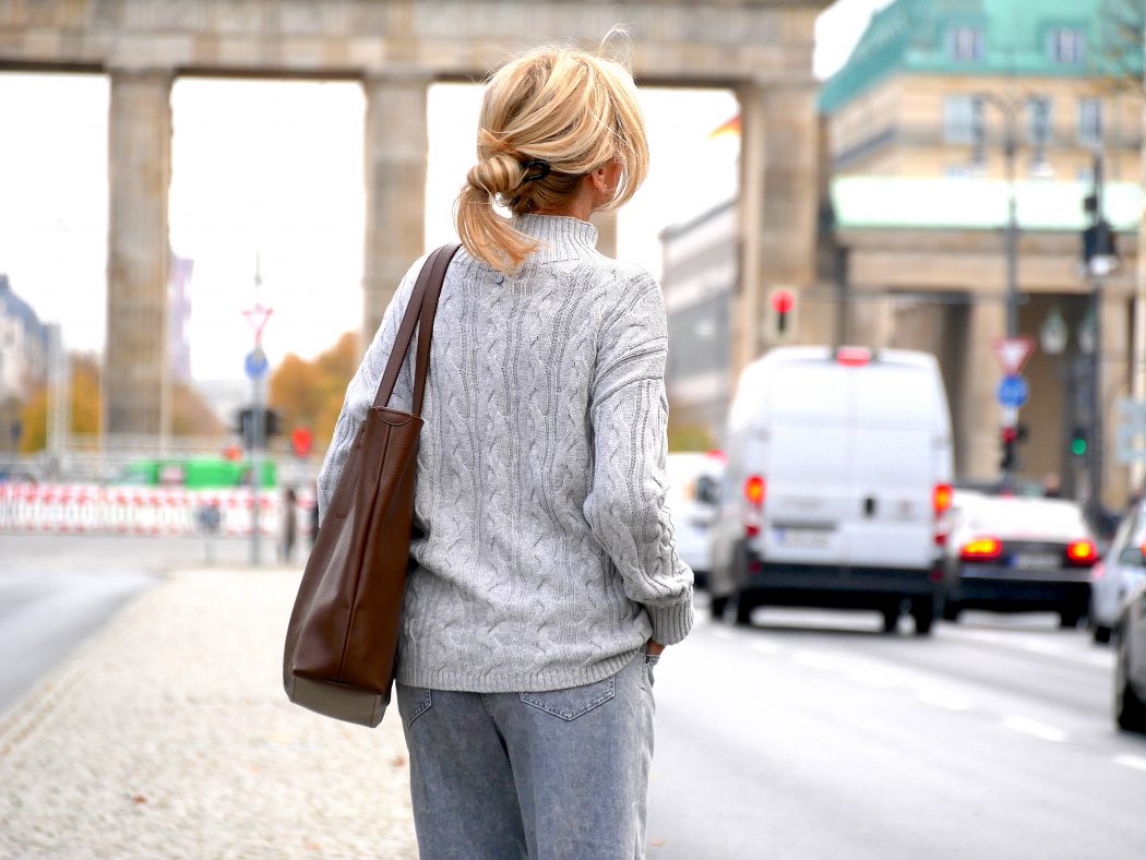 charismalook-strick-schal-mode-beauty-pullover-grau-tasche