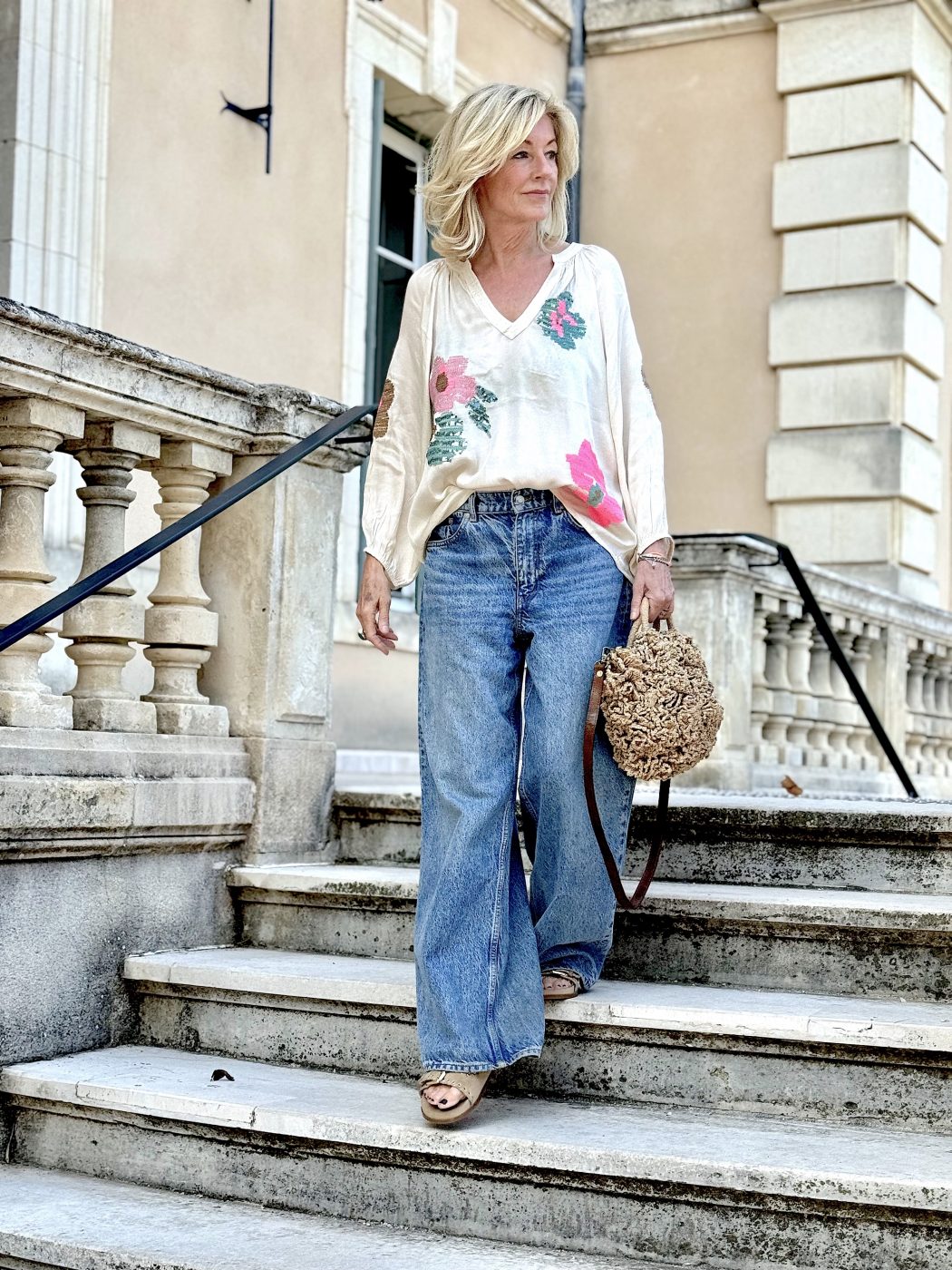 Provence: Schlossmoment in Jeans – "ich gehe die Schlosstreppe in Montcaud hinab“