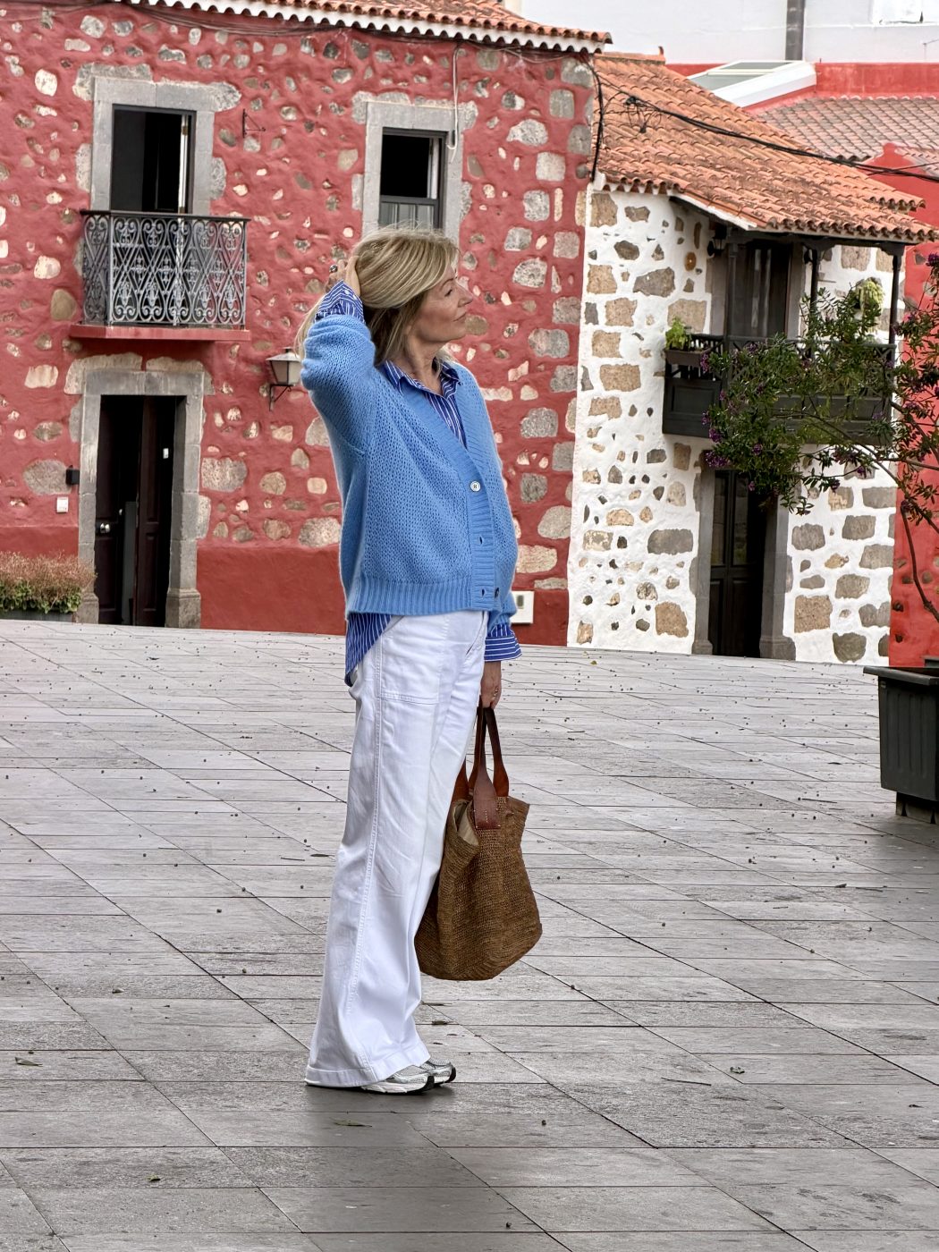 Tina Artz, Platz in Las Palmas, Altstadt-Häuser im Hintergrund